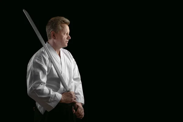 Πορτρέτο Aikido Πλοίαρχος Φορώντας Παραδοσιακά Ρούχα Hakama Σπαθί Σαμουράι Χάλυβα — Φωτογραφία Αρχείου