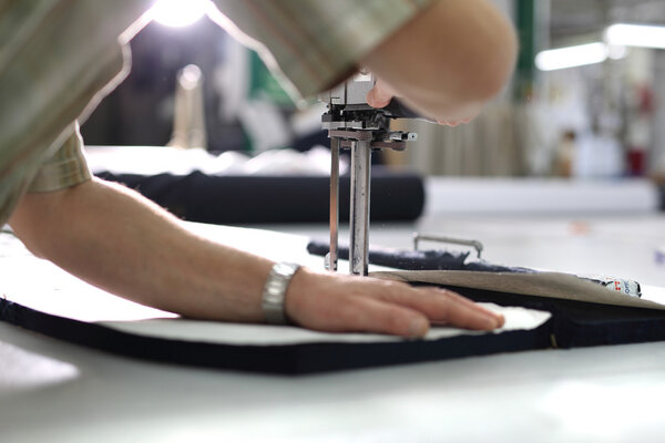 Заводская одежда, комната для резки
