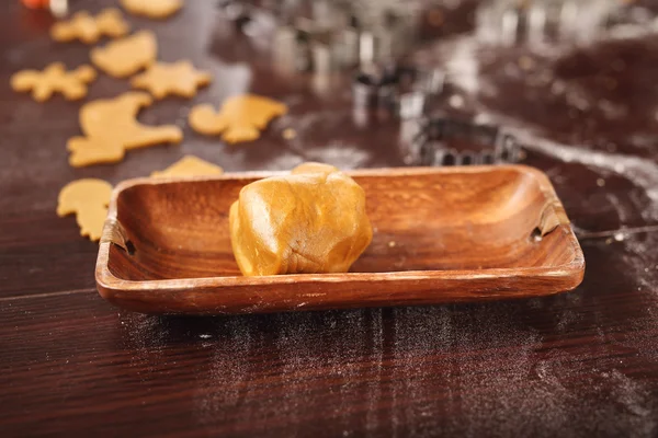 Pastel de jengibre. Amasada bola de masa de pan de jengibre —  Fotos de Stock