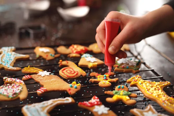 Pan de jengibre decorado por niños . — Foto de Stock