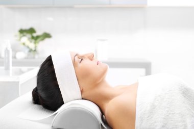 Aromaterapi, gevşeme spa salonda.