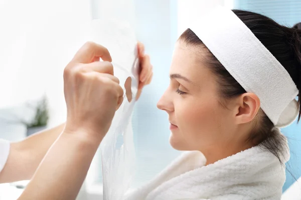 Beautician mask is applied to the woman's face — Stock Photo, Image