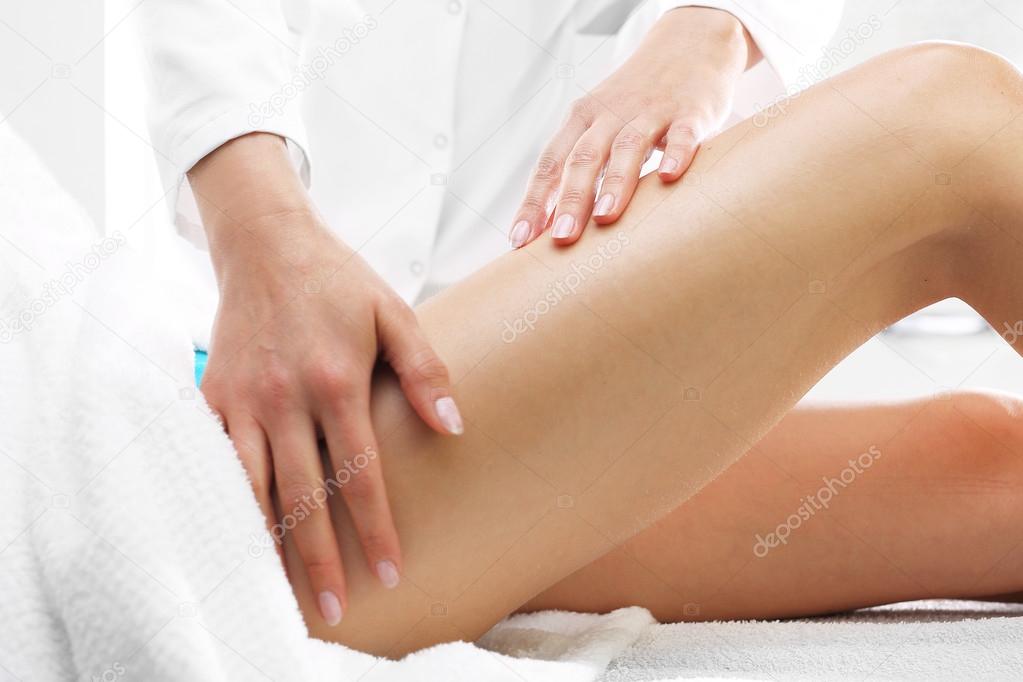 Cellulite, massage thigh.