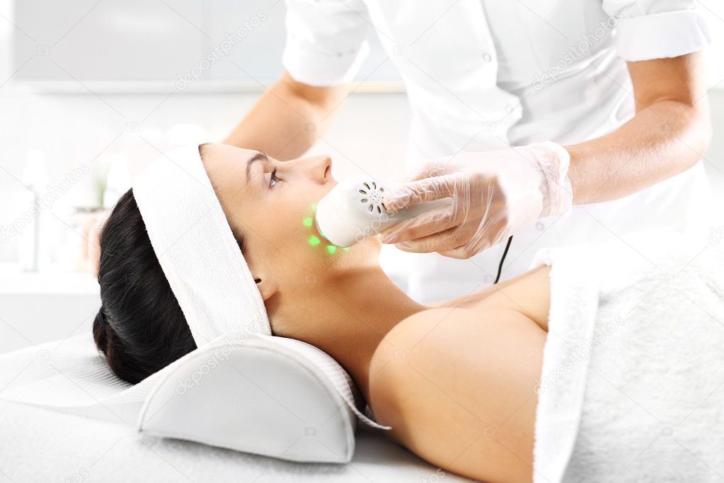 Ultrasonic massager. Ultrasound, a woman in the beauty salon