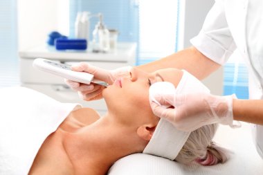 Kavitasyon peeling, yüzündeki güzellik bakımı