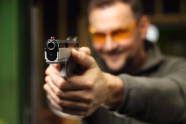 Askeri tatbikatlar üzerinde atış poligonu