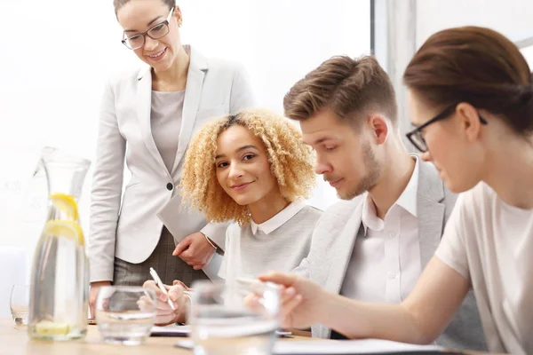 Proje üzerinde ekip çalışması.