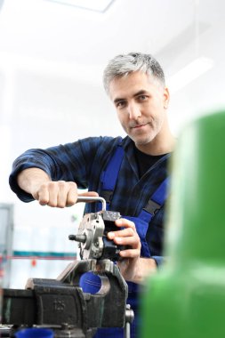 Otomatik mekanik atölye.