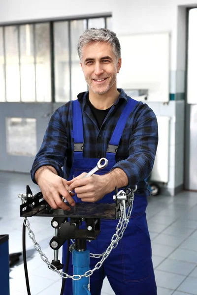 Profesyonel ekipman garaj.