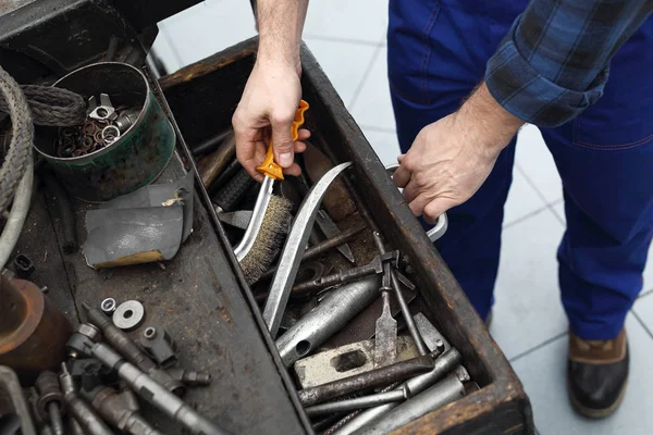 Tezgah çekmece araçları ile.