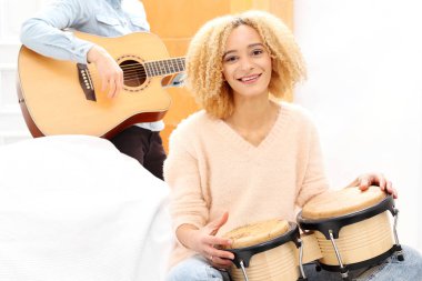 Müzik birlikte aletleri yapma