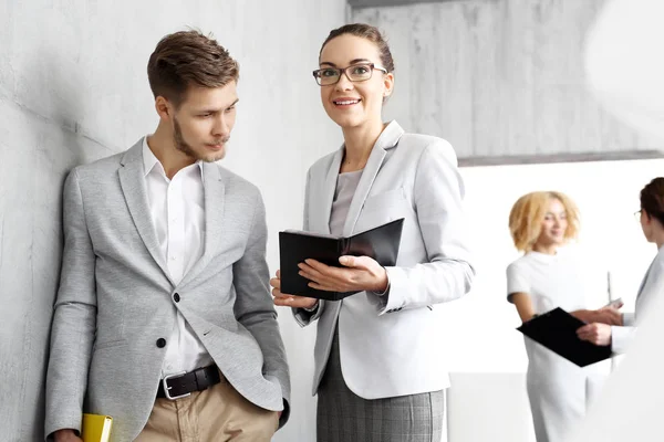 Arbeitsagentur, Bewerber warten auf Personalvermittler — Stockfoto