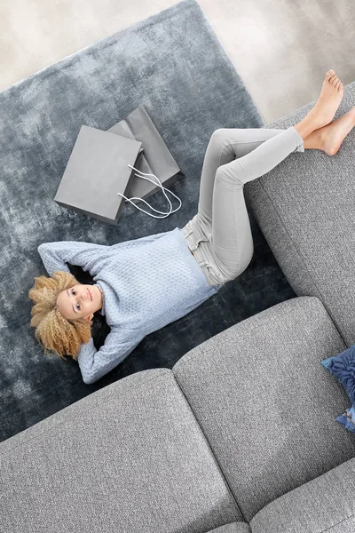 Relaxamento, lazer.Relaxe depois de fazer compras . — Fotografia de Stock