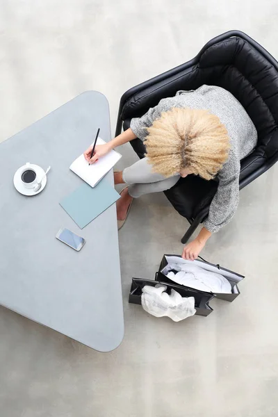 Affärskvinna i office. — Stockfoto