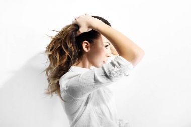 Güneşlenme yüz, güneşli portre güzel kadın 