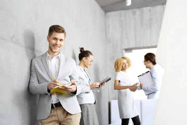 Team of workers preparing a presentation — Stock Photo, Image