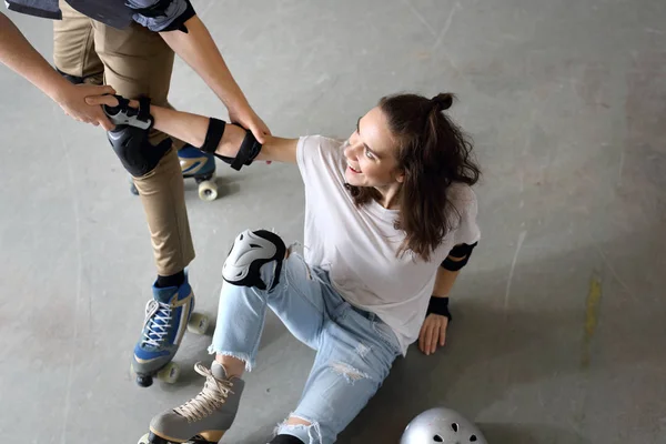 Great fun on roller skates. — Stock Photo, Image