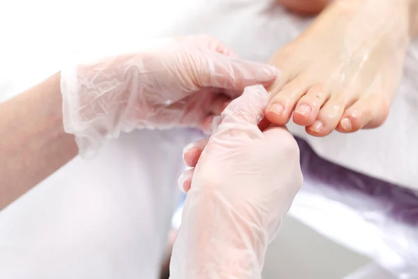 Педикюр и массаж ног — стоковое фото