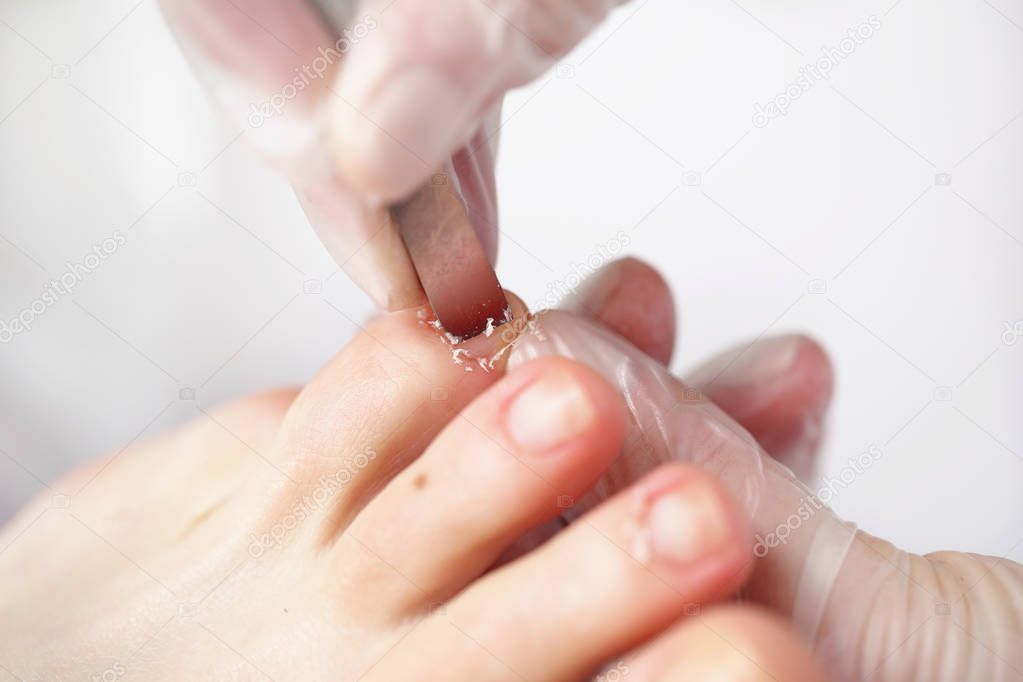 Nail cleaning in the beauty salon