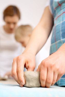 Çocuklar, seramik ve kil animasyon sınıfları