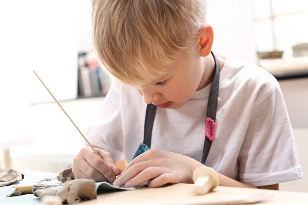 Atelier céramique pour enfants . — Photo