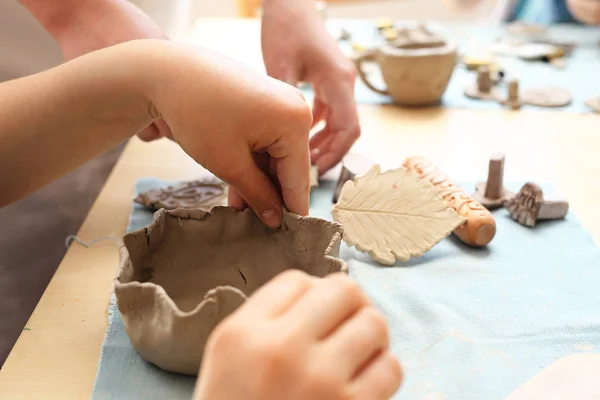 Buitenschoolse activiteiten, keramiek. — Stockfoto