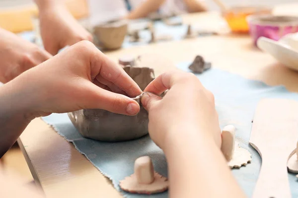 Handmatige workshops voor kinderen, clay molding — Stockfoto