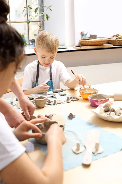 Cours créatifs pour enfants . — Photo