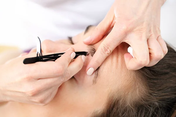 Eyebrow styling. Henna and eyebrow adjustment. — Stock Photo, Image