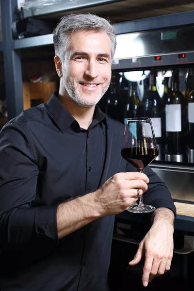 A glass of red wine for dinner. Man drinking wine — Stock Photo, Image