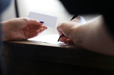 sözleşme imzalama. 