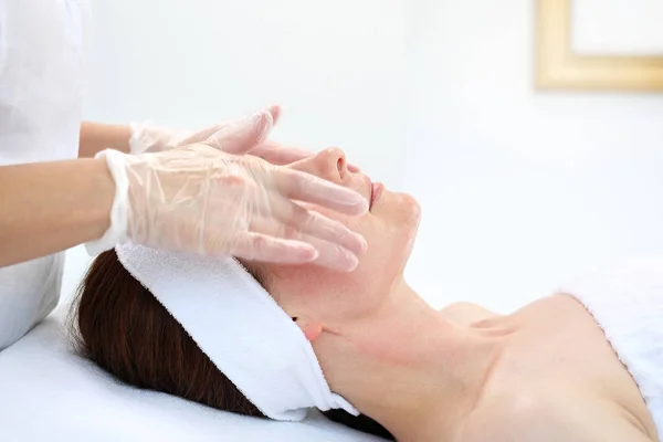 Face massage. Skin care, massage the facial skin. — Stock Photo, Image