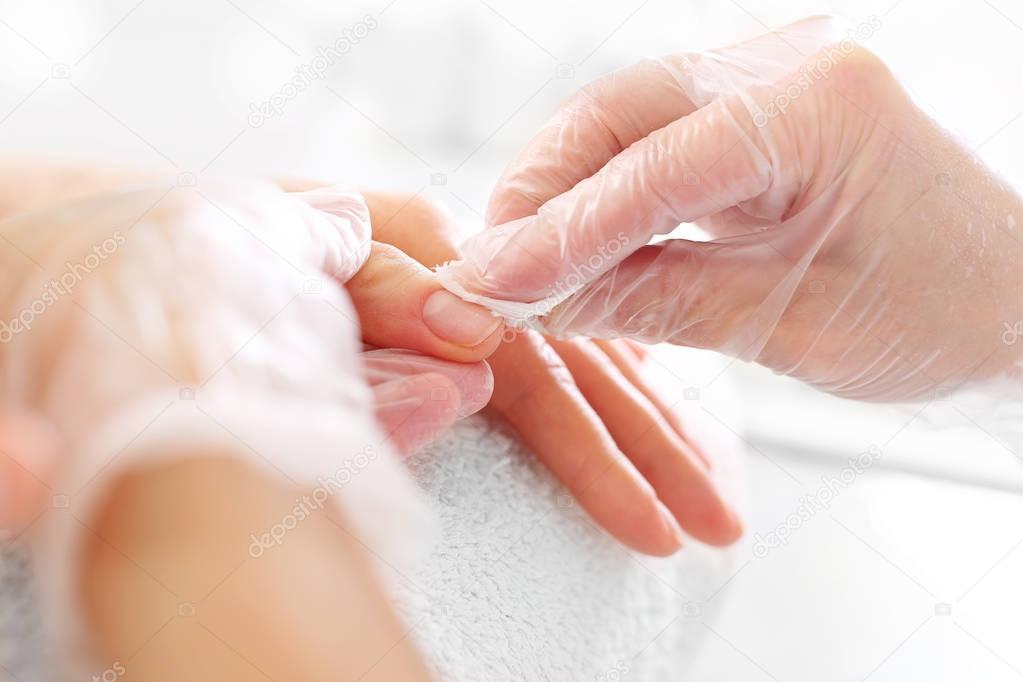Washing the nail polish on the fingernails