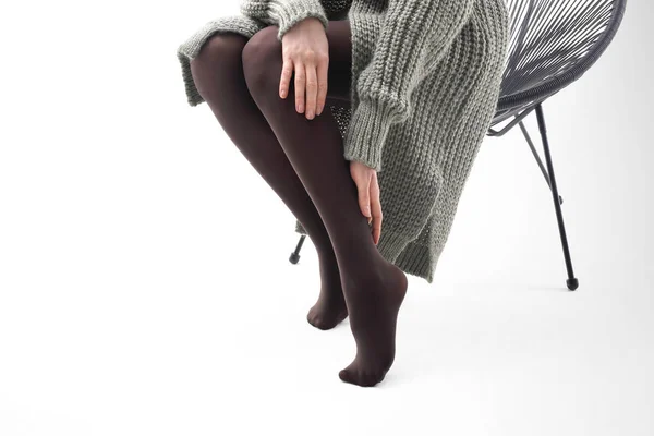 Pernas Uma Mulher Meia Calça — Fotografia de Stock
