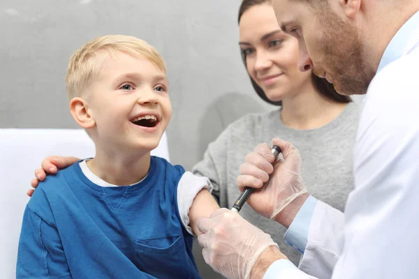 Diabetes Niños Niño Con Diabetes Inyectarse Insulina — Foto de Stock