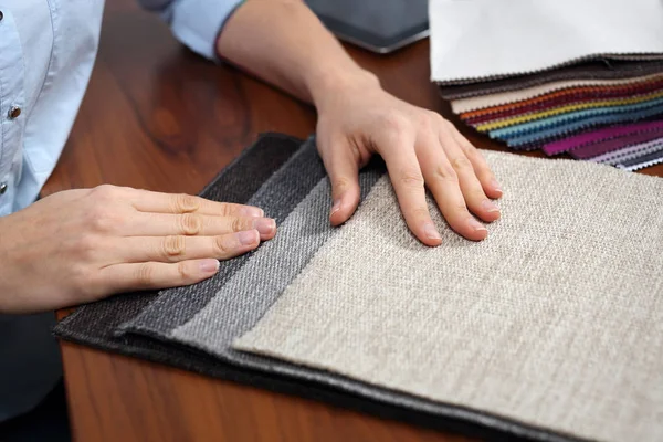 Plantilla Para Tejidos Tapicería Mujer Observa Los Colores Patrones Las — Foto de Stock