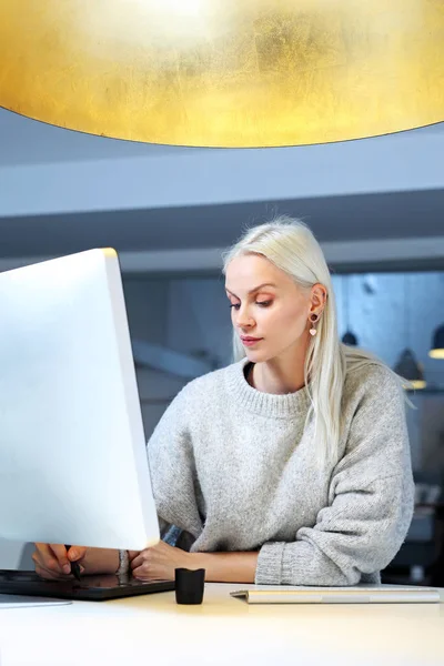 Office Worker Woman Working Office — Stock Photo, Image