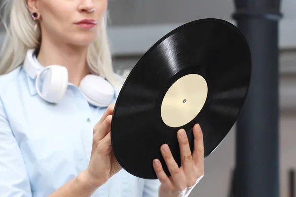 Vinyl Record Young Stylish Woman Holding Vinyl Record — Stock Photo, Image