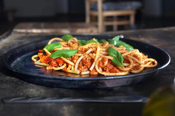 Vegetarian Pasta Tomatoes Basil — Stock Photo, Image