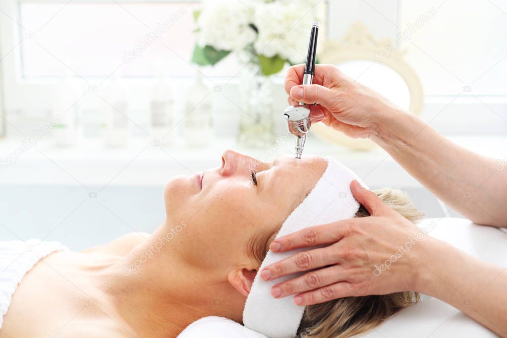 Oxygen infusion, oxygen bioinfusion procedure.The beautician performs an oxygen infusion treatment on a woman's skin. Care treatment, skin cleansing