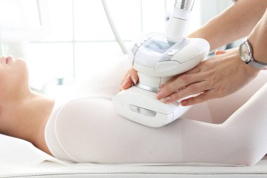  Kafasını kullanarak vakum masajı. Zayıflatıcı tedavi, kol ve ellerde sıkılaşan vücut