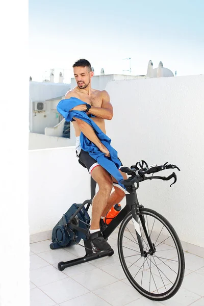 Bisiklet Üstünde Antrenman Sabit Egzersiz Bisikletinde Spor Eğitimi — Stok fotoğraf
