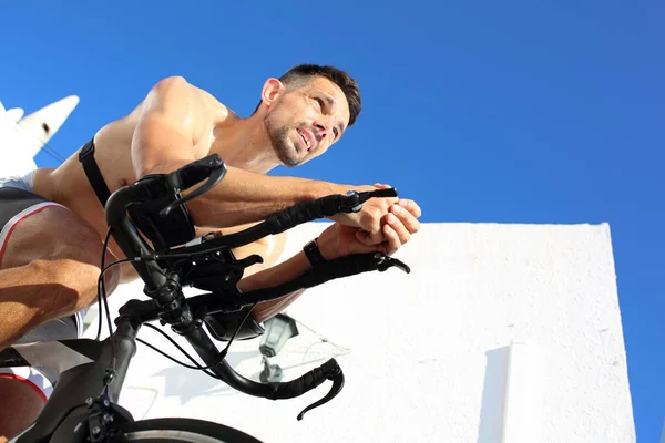 Ciclismo Interior Treino Ciclismo Treinamento Esportivo Uma Bicicleta Exercício Estacionária — Fotografia de Stock