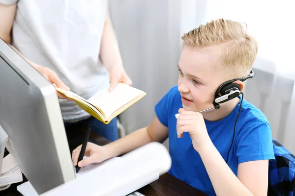 Studying Home Online Lessons Child Learns Internet Online Lesson — Stock Photo, Image