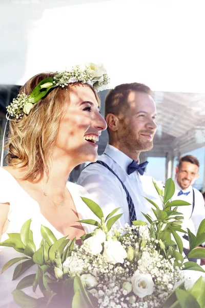 Ślub Plaży Młoda Para Kobieta Mężczyzna Letnim Ogrodzie Ludzie Zakochani — Zdjęcie stockowe