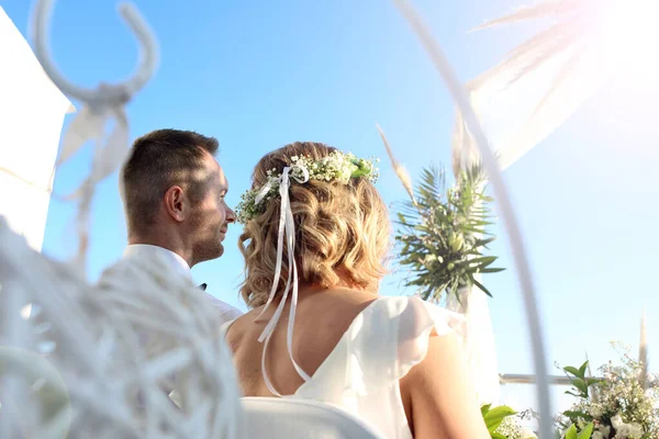 Casamento Ilha Jovem Casal Mulher Homem Jardim Verão Pessoas Apaixonadas — Fotografia de Stock