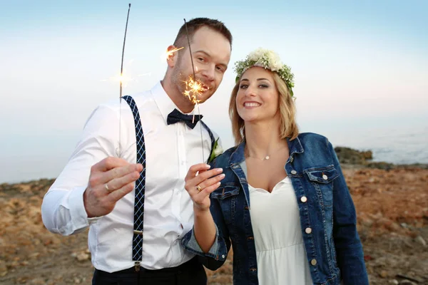 Ano Novo Praia Casal Celebra Ano Novo — Fotografia de Stock