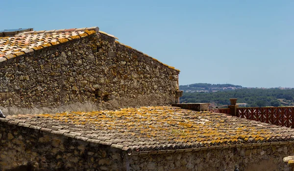 Telhado tradicional de um edifício em catalão — Fotografia de Stock