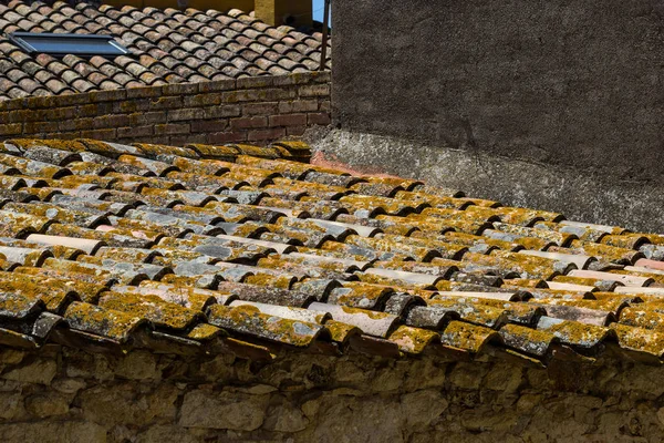 Tetto tradizionale di un edificio in catalano — Foto Stock