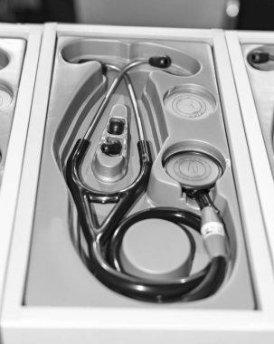 Stetoskop bir kutu içinde